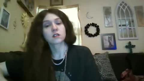 Snapshot of queencrimsonlvx chatting on 2, 5, 2026 queencrimsonlvx online show from 2, 5, 2026