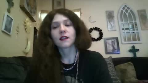 Snapshot of queencrimsonlvx chatting on 3, 5, 2026 queencrimsonlvx online show from 3, 5, 2026