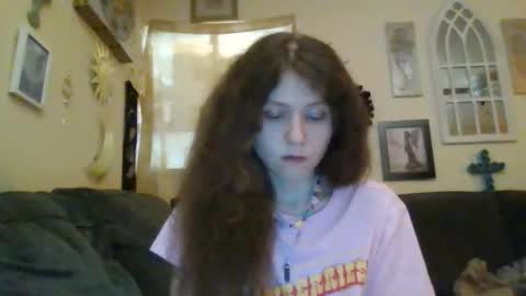 Snapshot of queencrimsonlvx chatting on 19, 5, 2026 queencrimsonlvx online show from 19, 5, 2026