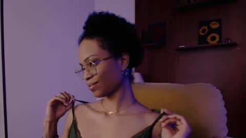 Snapshot of queendom_ing chatting on 8, 3, 2025 Sweet Goddess online show from 8, 3, 2025