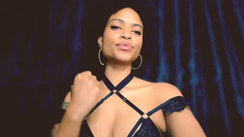 Snapshot of queendom_ing chatting on 15, 11, 2025 Sweet Goddess online show from 15, 11, 2025