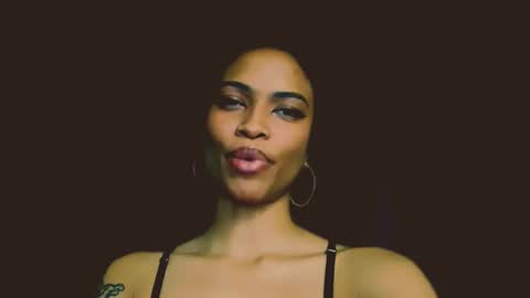 Snapshot of queendom_ing chatting on 19, 11, 2025 Sweet Goddess online show from 19, 11, 2025