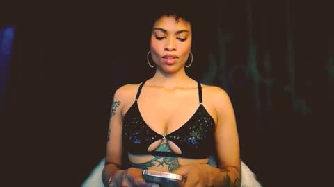 Snapshot of queendom_ing chatting on 19, 11, 2025 Sweet Goddess online show from 19, 11, 2025