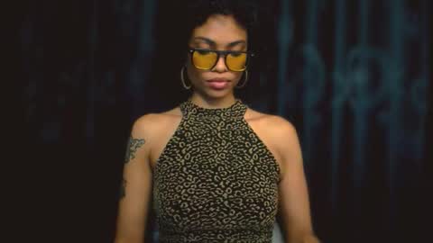 Snapshot of queendom_ing chatting on 21, 11, 2025 Sweet Goddess online show from 21, 11, 2025