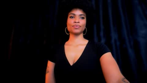 Snapshot of queendom_ing chatting on 26, 11, 2025 Sweet Goddess online show from 26, 11, 2025