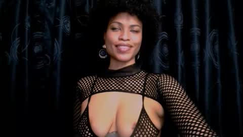 Snapshot of queendom_ing chatting on 5, 12, 2025 Sweet Goddess online show from 5, 12, 2025