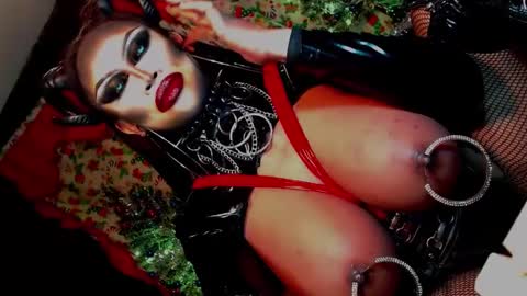 Wanda Luna online show from 2, 1, 2025