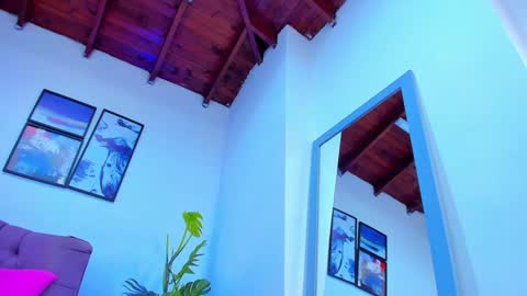 Queen online show from 7, 2, 2025