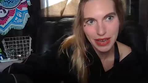 Queen Hazy online show from 4, 11, 2025