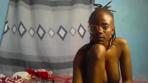 Snapshot of queenmerliz331240 chatting on 8, 2, 2025 queenmerliz331240 online show from 8, 2, 2025