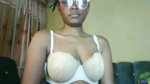 Snapshot of queenmerliz331240 chatting on 13, 10, 2025 queenmerliz331240 online show from 13, 10, 2025