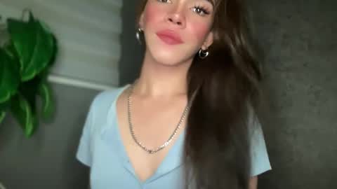 Snapshot of queenn_xxx chatting on 15, 12, 2025 QUEEN online show from 15, 12, 2025