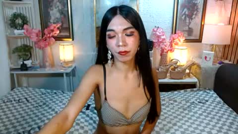 queennira online show from 14, 7, 2026