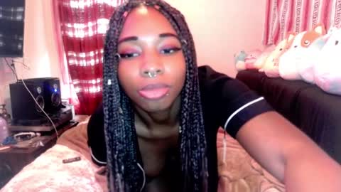 QueenOfHearts online show from 5, 2, 2025