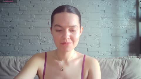 QueenOfModels online show from 3, 4, 2026