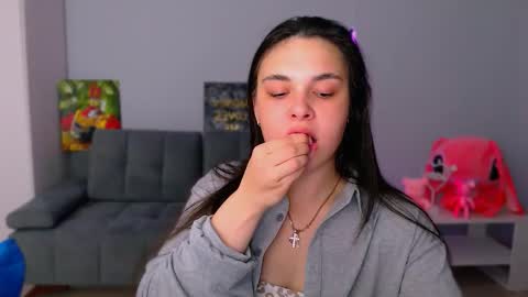 Snapshot of queenofthesense chatting on 5, 11, 2025 Patricia online show from 5, 11, 2025