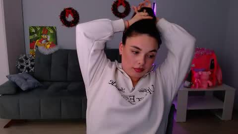 Snapshot of queenofthesense chatting on 5, 12, 2025 Patricia online show from 5, 12, 2025