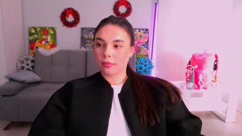 Snapshot of queenofthesense chatting on 16, 12, 2025 Patricia online show from 16, 12, 2025