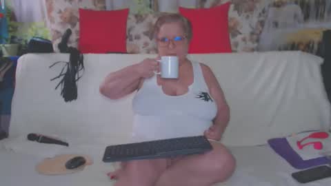 QueenPammy online show from 17, 9, 2025