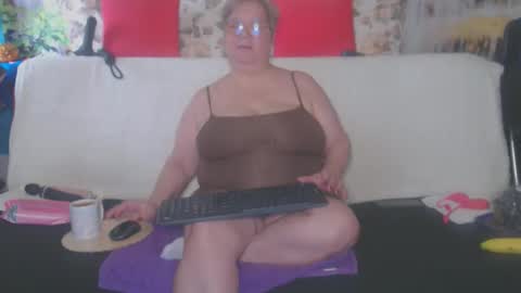 QueenPammy online show from 14, 10, 2025