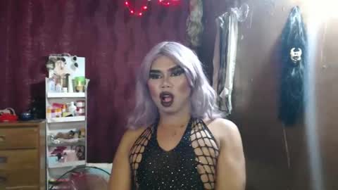 queenpinayebony_xx online show from 10, 4, 2026