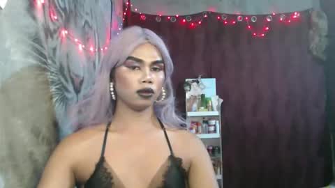 queenpinayebony_xx online show from 18, 4, 2026