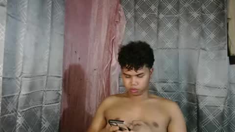 queenpinayebony_xx online show from 13, 5, 2026