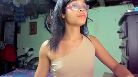 Snapshot of queensoffie chatting on 20, 12, 2025 sofie online show from 20, 12, 2025