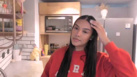 Val  -  online show from 4, 1, 2025