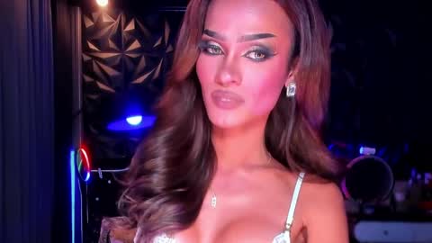 Snapshot of queenvalentinats chatting on 27, 5, 2026 ValentinaMoone online show from 27, 5, 2026