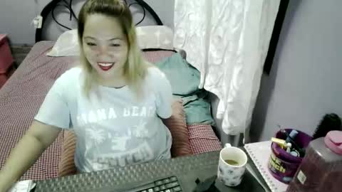 Snapshot of quelly40 chatting on 6, 11, 2025 quelly40 online show from 6, 11, 2025