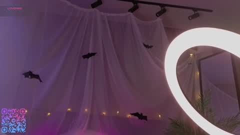 Teri  My favorite vibes 77 101 222 666 online show from 27, 10, 2025