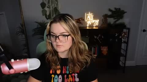 Snapshot of quervoqueen1 chatting on 14, 10, 2025 Bri online show from 14, 10, 2025