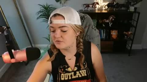 Snapshot of quervoqueen1 chatting on 23, 11, 2025 Bri online show from 23, 11, 2025