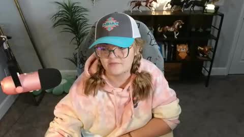 Snapshot of quervoqueen1 chatting on 25, 11, 2025 Bri online show from 25, 11, 2025