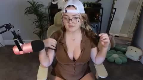 Snapshot of quervoqueen1 chatting on 30, 11, 2025 Bri online show from 30, 11, 2025