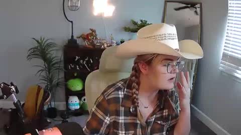 Snapshot of quervoqueen1 chatting on 15, 12, 2025 Bri online show from 15, 12, 2025