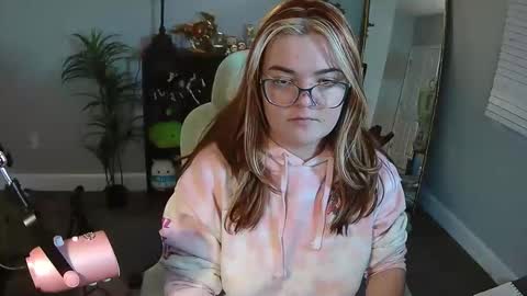 Snapshot of quervoqueen1 chatting on 21, 12, 2025 Bri online show from 21, 12, 2025