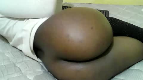 Snapshot of quincy_joy11 chatting on 4, 12, 2025 quincy joy11 online show from 4, 12, 2025