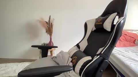 Quinnyelena online show from 16, 12, 2025