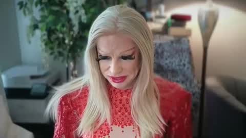 Snapshot of qweenviva chatting on 27, 11, 2025 ViVaLuvLicious online show from 27, 11, 2025