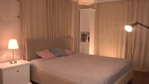 Snapshot of qwelbi chatting on 24, 11, 2025 kiri online show from 24, 11, 2025