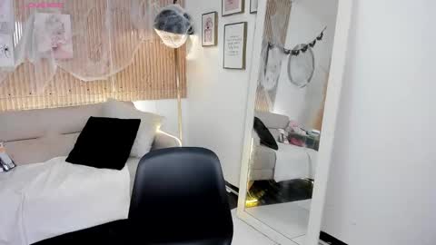 Snapshot of rachel_es chatting on 12, 10, 2025 RACHEL ES online show from 12, 10, 2025