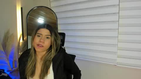 Snapshot of rachell_criss chatting on 25, 10, 2025 Rachell online show from 25, 10, 2025