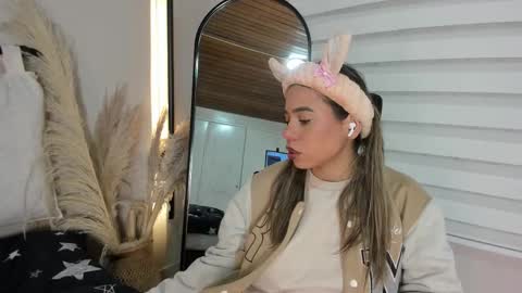 Snapshot of rachell_criss chatting on 26, 10, 2025 Rachell online show from 26, 10, 2025