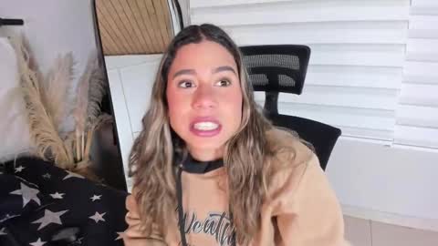 Snapshot of rachell_criss chatting on 5, 11, 2025 Rachell online show from 5, 11, 2025