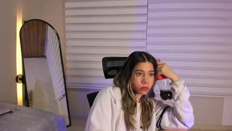 Snapshot of rachell_criss chatting on 9, 11, 2025 Rachell online show from 9, 11, 2025