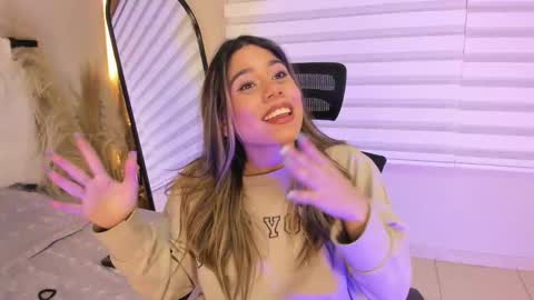 Snapshot of rachell_criss chatting on 13, 11, 2025 Rachell online show from 13, 11, 2025