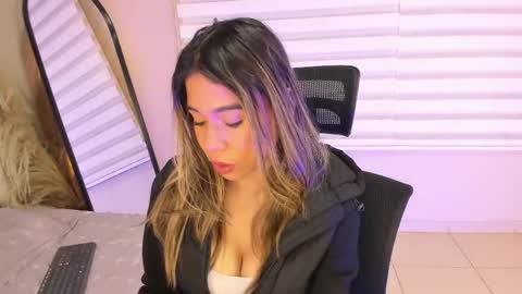 Snapshot of rachell_criss chatting on 14, 11, 2025 Rachell online show from 14, 11, 2025