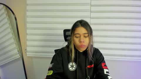 Snapshot of rachell_criss chatting on 15, 11, 2025 Rachell online show from 15, 11, 2025